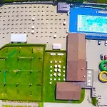 Carl&do Aparthotel 4*
