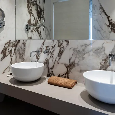 Carl&do Μπαβένο