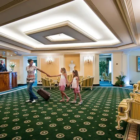 Ξενοδοχείο με διαμερίσματα Carl&do 4*