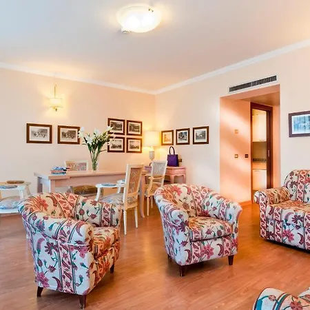 Carl&do 4* Μπαβένο